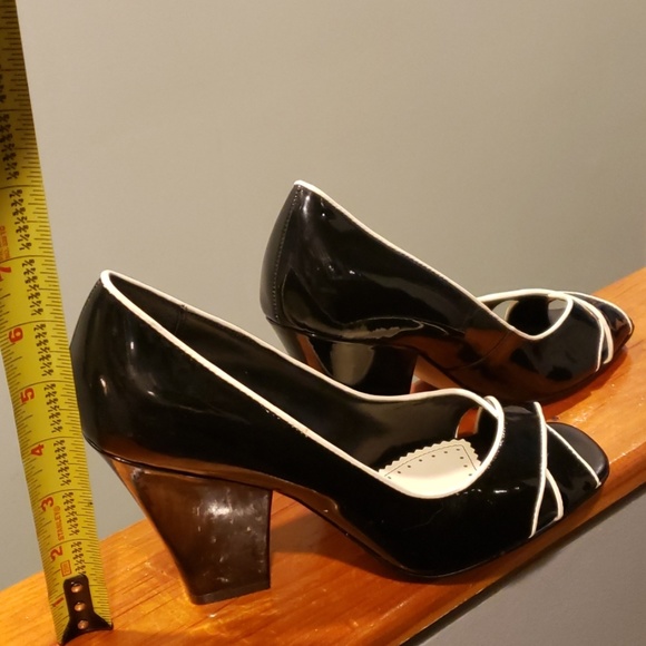 Shoe's - Picture 5 of 5